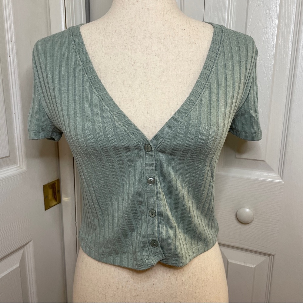Francesca’s ribbed button top